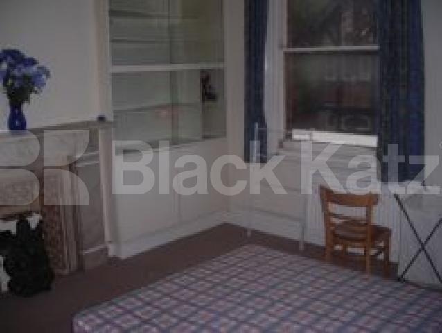 			VIEWINGS ARE HIGHLY RECOMMENDED!, 2 Bedroom, 1 bath, 1 reception Flat			 South End Road, HAMPSTEAD NW3